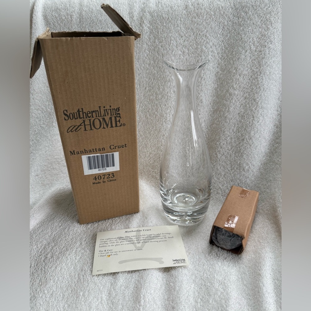SLAH Manhattan Cruet NEW Hand Blown Southern Living at Home 40723